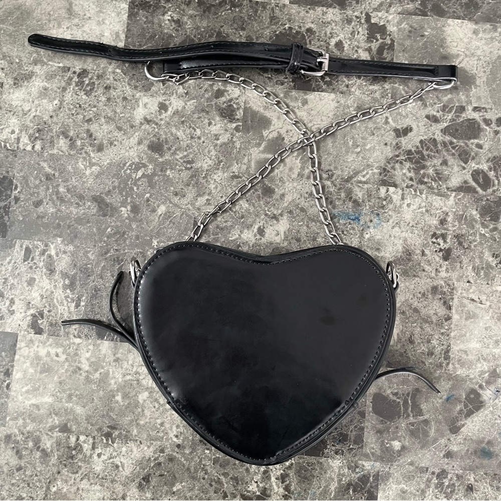 (Fake) Razor Blade Leather Chain Heart Bag - Picture 4 of 16